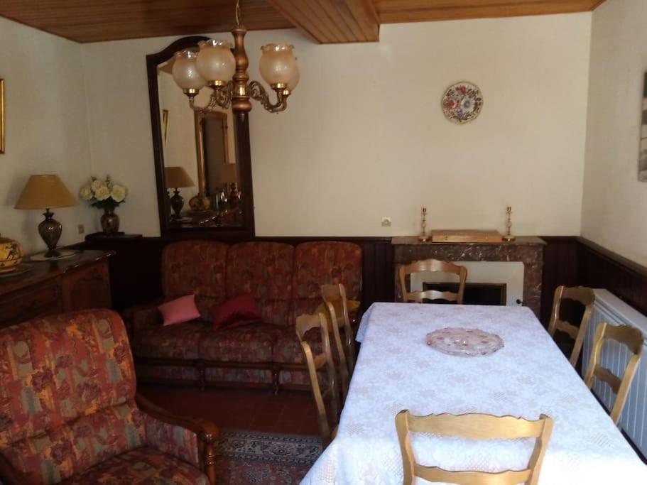 Gite Sous L' Orme Asquins Exteriör bild