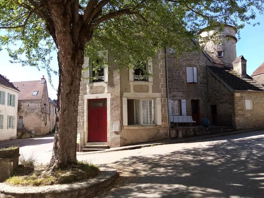 Gite Sous L' Orme Asquins Exteriör bild